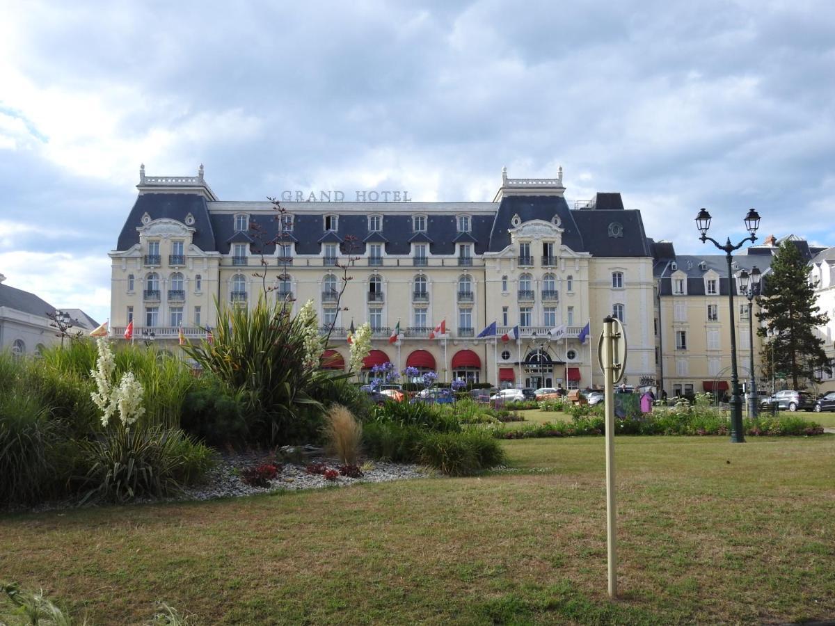 Апартаменты Les 3 Mouettes A Cabourg - Cote Normande Экстерьер фото